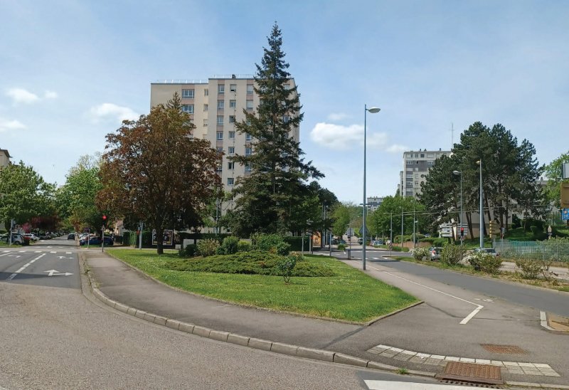 Terre-plein central avec en dessous le bassin de rétention - ©Ville de Laxou