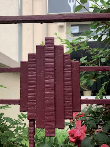 Des éléments remarquables: grille rouge