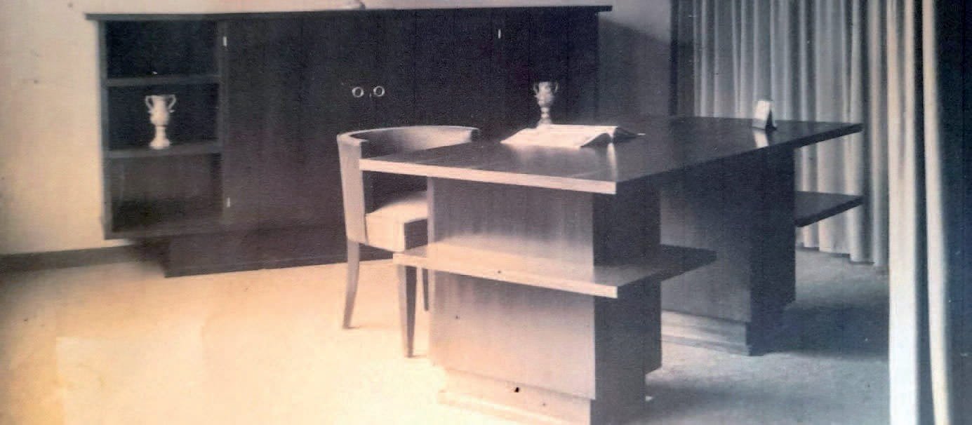 Bureau réalisé par Raymond Simonin